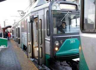 Green Line Trains Replaced by Shuttle Buses After Derailment green-line-trains-replaced-by-shuttle-buses-after-derailment