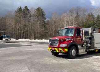 Plane crash injures 3 in Vermont mountains. plane-crash-injures-3-in-vermont-mountains