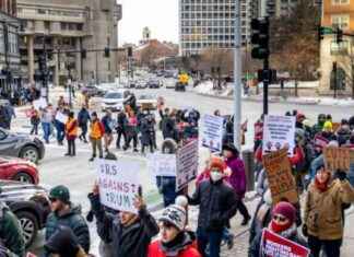 Protesters Rally in Boston Against DOGE Layoffs and Budget Cuts protesters-rally-in-boston-against-doge-layoffs-and-budget-cuts