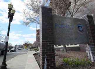 Teen Held Without Bail for Bringing Loaded Gun to North Shore School teen-held-without-bail-for-bringing-loaded-gun-to-north-shore-school