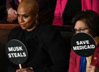 Pressley Walks Out During Trump’s Address to Congress pressley-walks-out-during-trumps-address-to-congress