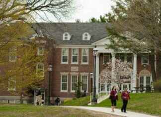 Community College Faculty Demand Higher Wages with Billboard Campaign community-college-faculty-demand-higher-wages-with-billboard-campaign