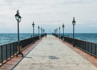Duxbury Pier Light: Discover The Hidden Gem Guiding Mariners Safely