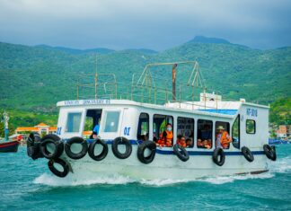 Duxbury Bay Maritime School: Discover Excellence In Nautical Training