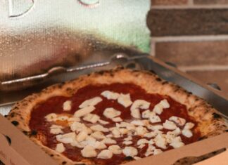 Duxbury Pizza Delivery: Discover Irresistible Flavours Near You