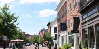 Duxbury Community Comes Together to Revitalize Historic Downtown The Duxbury community has united to revitalize its historic downtown area.